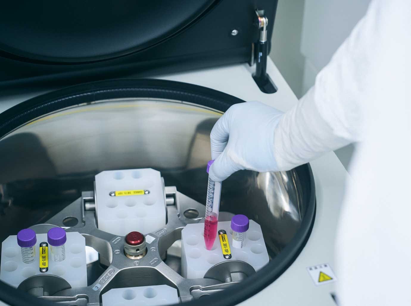 Centrifuging cell samples