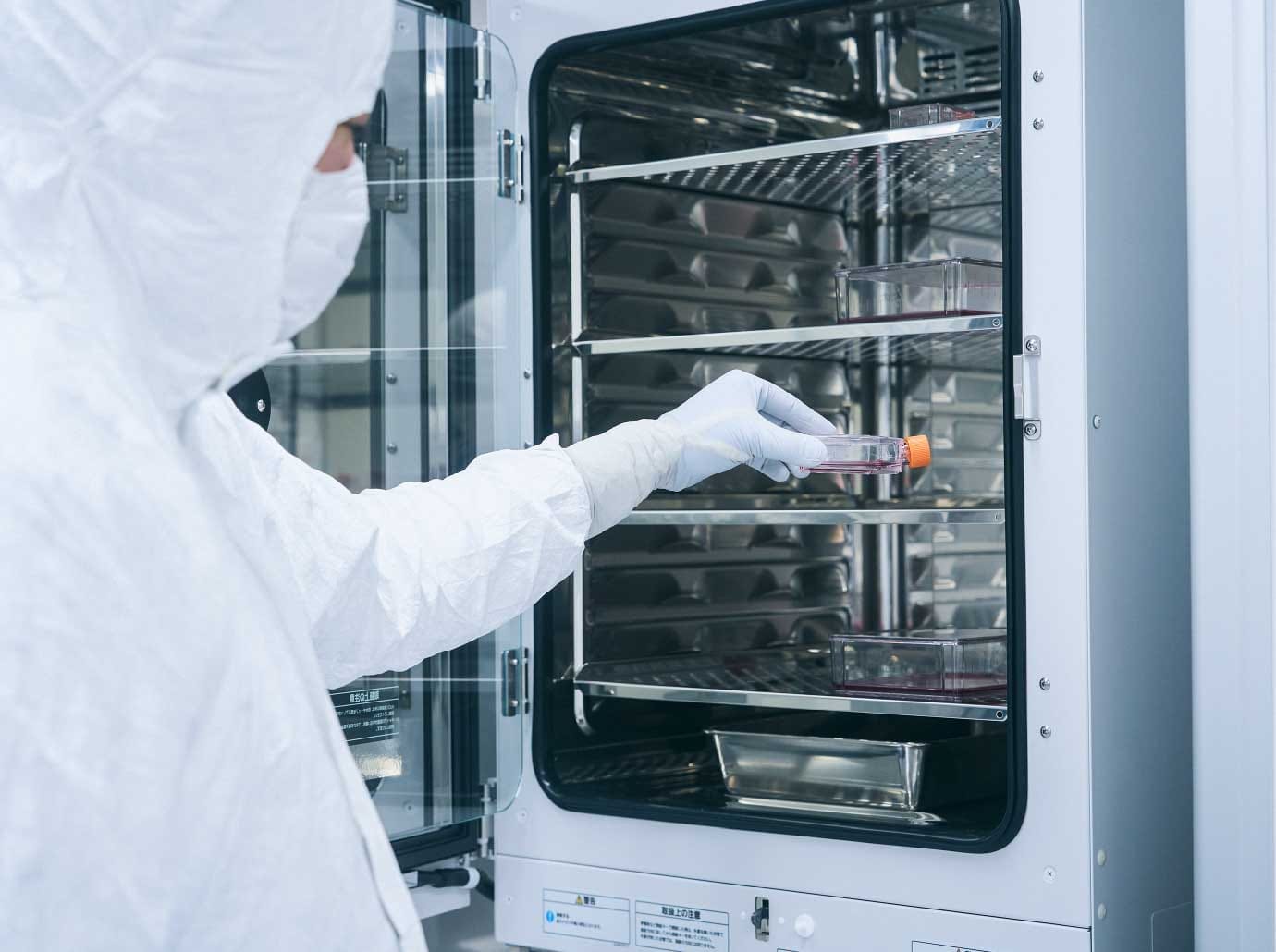 Managing cultures in an incubator